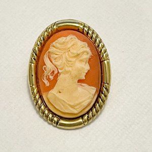 Vintage Cameo Brooch Peach and Cream